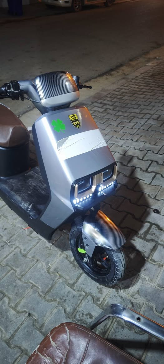 سلام عليكم اعيد النشر بسبب الوعود الكاذبة دراجه شحن نوع اباجي ام عيون 
دراجه جديده وعل فحص وين متريد افحص
6 بطريات كبار  مسطره شرط الفحص
بصمه سويج  لايت زنون عالي وناصي 
سرعه الحقيقي 70 تمشيك 55 كيلو عدل 
سعرها 600 مكاني نجف حي السلام لل تواصل ***********
