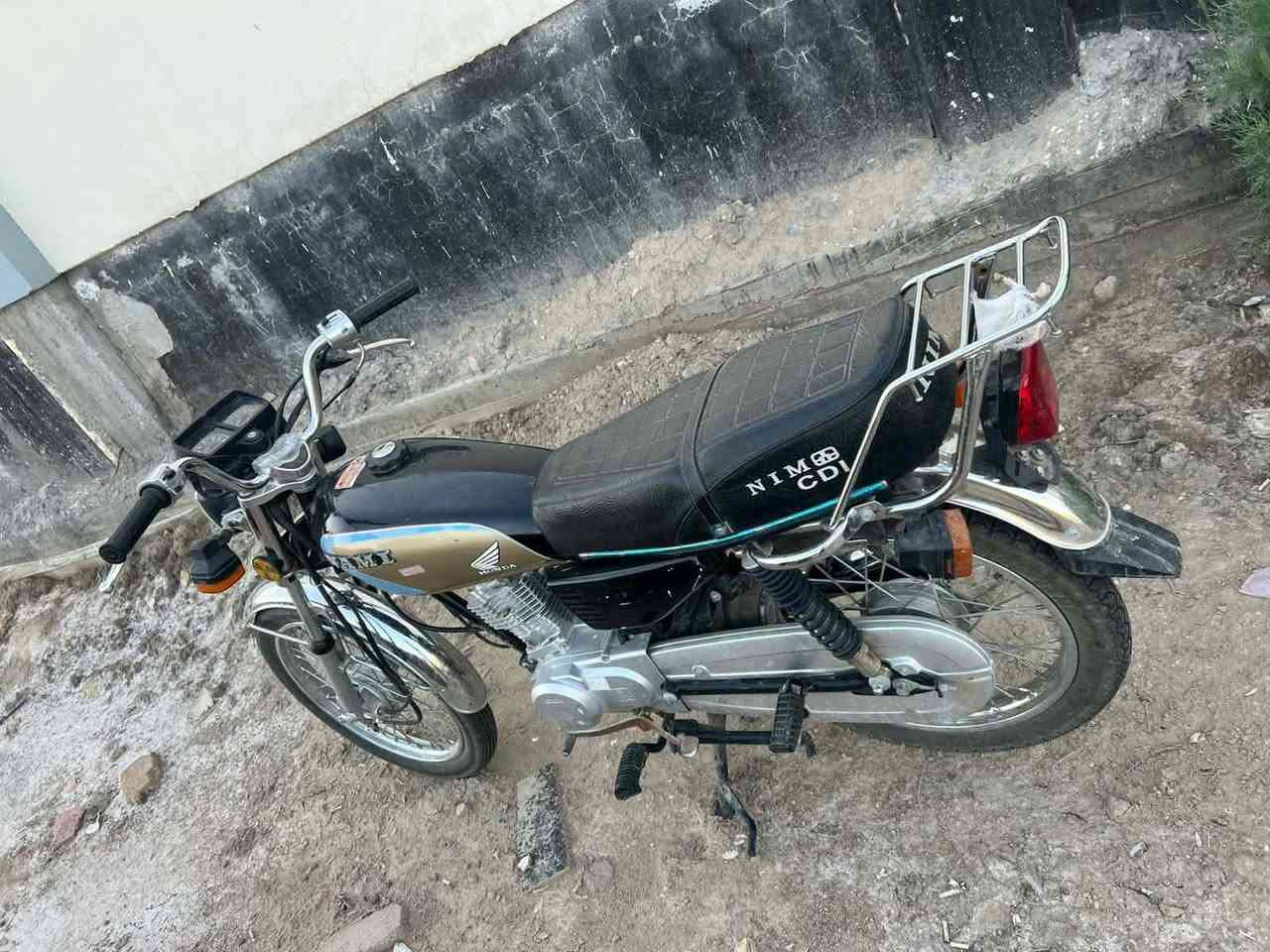 سلام عليكم  نامه مديل 21 وطالعه بل 24 السعر 950 وراق صولي مكلف بل نشر رقم ***********
