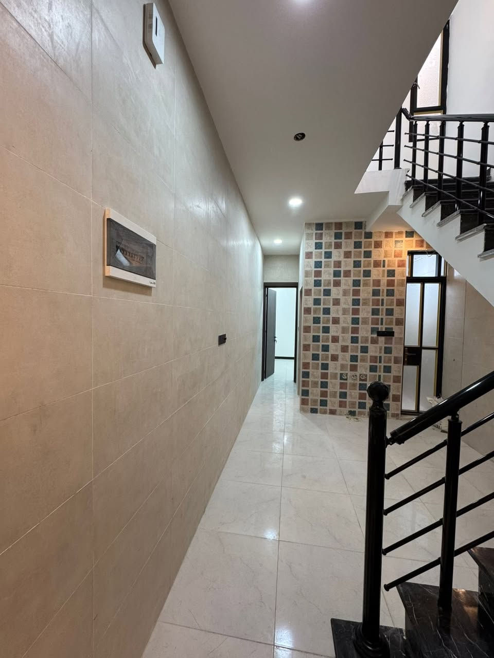 فرصتك لامتلاك بيت بطابو صرف مساحات 50 م   عرض شارع 20متر
بتصميم حديث وأنيق، موقع هادئ  وقريب من كل الاحتياجات.

مواصفات البيوت: عرض شارع 20 متر 
✔️ 3غرف نوم واسعة
✔️ صالة معيشة بتشطيب عصري
✔️ خدمات عدد (2)
✔️ منور للإضاءة والتهوية
✔️ تصميم حديث يلائم العائلة

📍 الموقع: بغداد – حي القاهرة  – ناجي عواد  – داخل فرع افران زيتون 

📞 للاستفسار:***********
