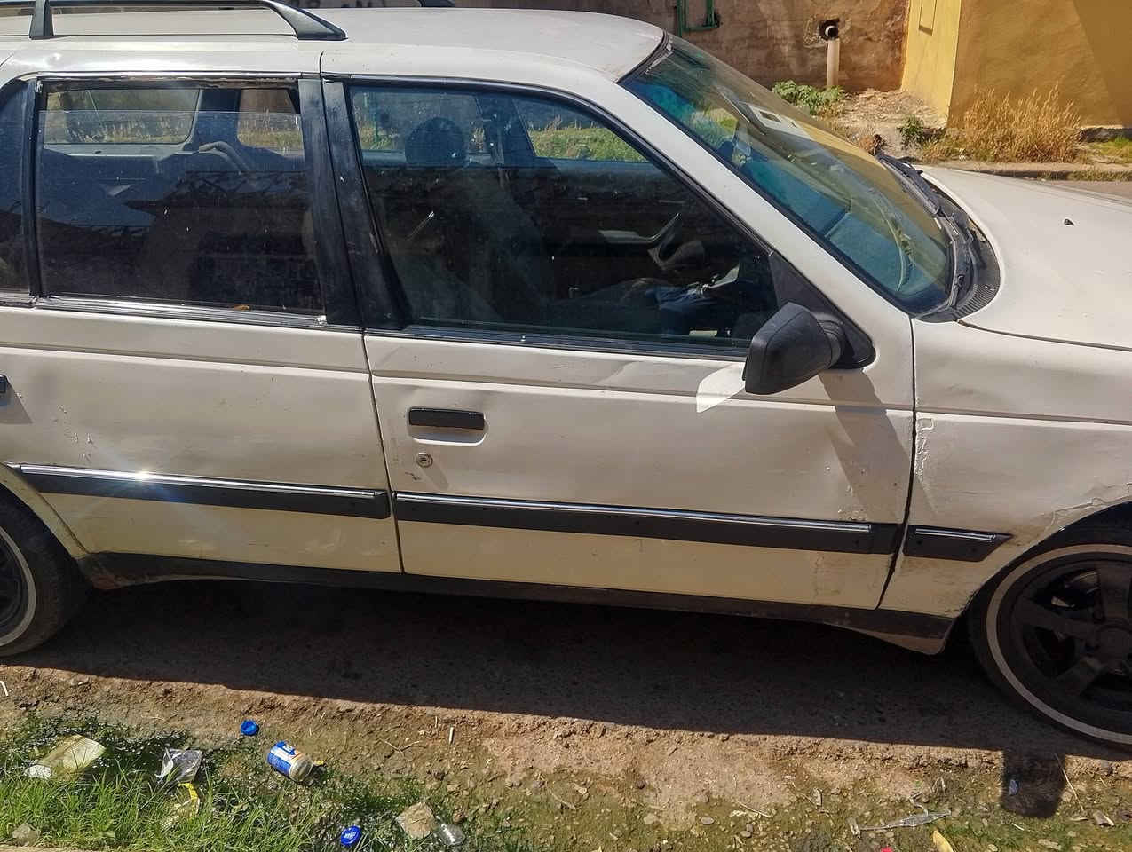 بيجو فرنسي 405رقم مسطره هزه جديد  محرك شغال يردله  تعمير   كير مابيها شي  السعر 19وبيها مجال  للتوصل  اتصل  اسيا *********** كورك***********  /ملاحظه  المحرك شغال بس يردله تجفيت /العنوان  جانب لايسر
،
