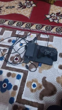 بلي 2 للبيع نضافه 100  يجي وياه 2 يدات  و2 فلاشات  بيه العاب اكثر من 8...