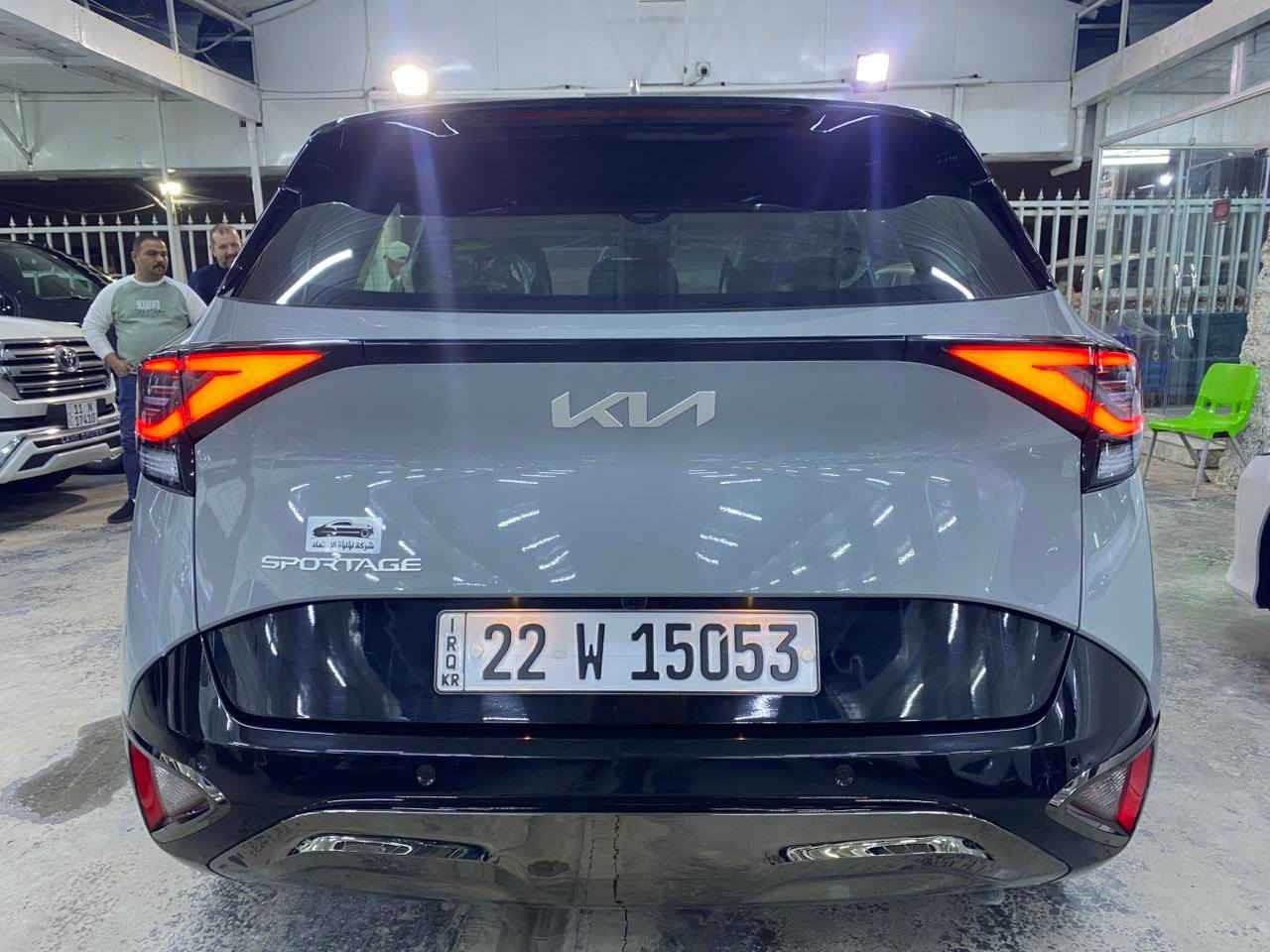 بسم الله الرحمن الرحيم 💎
للبيع كيا سبورتج 2025 خليجي بلاك ادشن (كفالة عامة عدا رصعتين بالقمارة )
 ماشيه 10000 km 
بصمة جنطة كهرباء داخل زيتوني جلد وكنتارا كشنات كهرباء وتدفئة شفتات ستيرن 
السعر ٢٤٣
📍بغداد الكريعات 
للاتصال ***********
