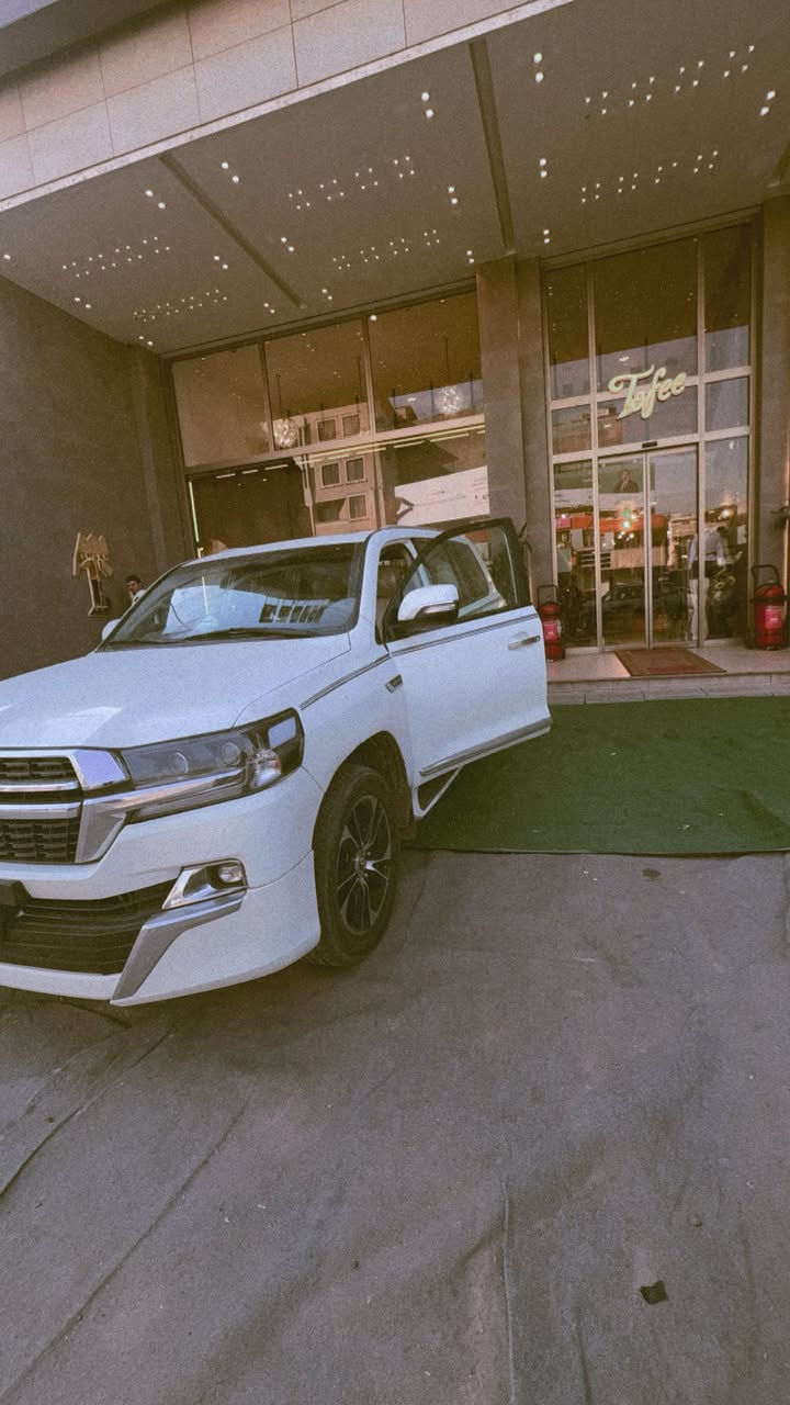 السلام عليكم #للبيع
تيوتا لاندكروز موديل ٢٠١٣ محدث موديل 2021 شرط كل قطع التحديث أصلي
رقم بغداد الإنكليزي باسمي تحويل ثاني يوم
السياره جاهزه من كلشي مكينه كير حداديه تبريد تدفئه كهربائيات كله جاهز مابيه اي نقص
السيارة مابيه لاكلبه ولاكصه مصبوغه حزام ل أثر التحديث بدون صبغ قماره
السياره بعد احلا من الصور السعر 325 وبيه مجال بسيط للشراي مكاني بغداد الغزاليه  للاستفسار ***********
