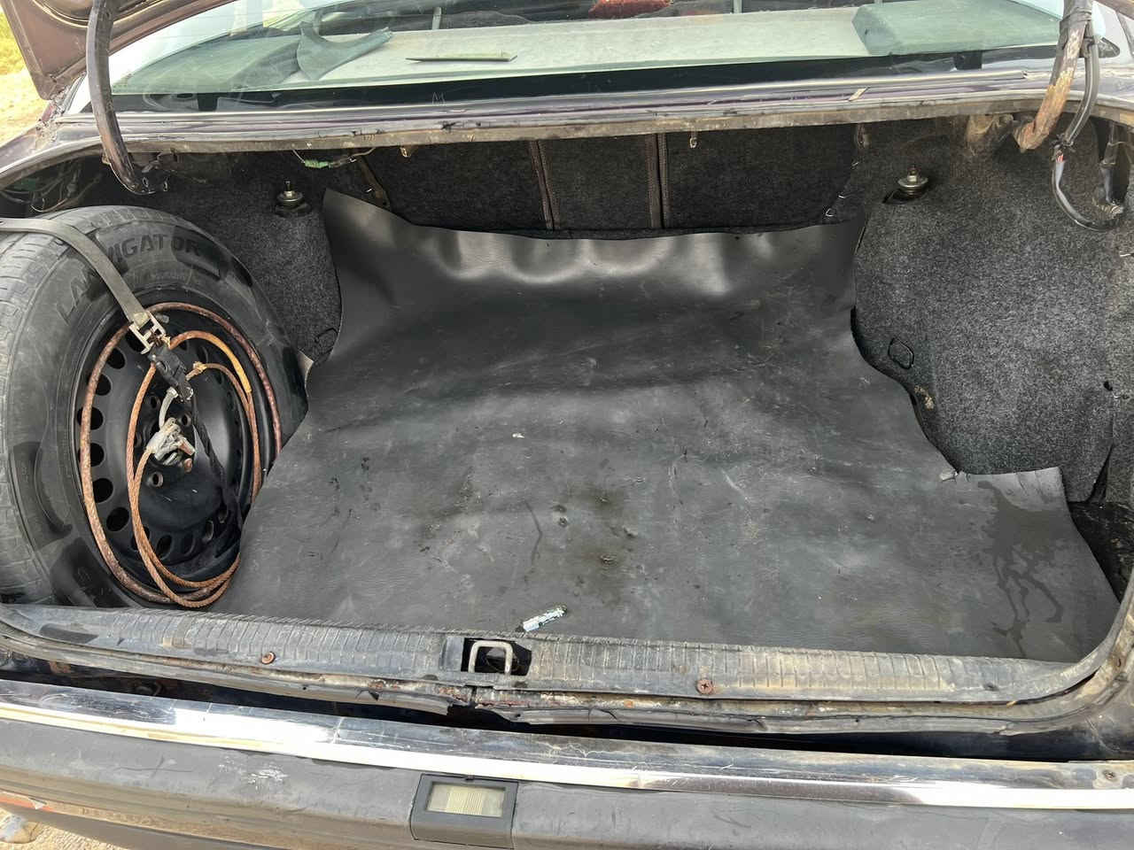 السلام عليكم للبيع او المراوس حسب القناعه اوبل اوميكا حجم 20 شرط التحويل رقم كركوك گير ومحرك شرط صدر امامي جديد مبدله تخم تاير جديد درام شفتات جديد اذان محرك بدون حادث كهربائيات كلها شغاله بدون خياس ادامه نوزلات وبلكات وايرفلو وفيت بنب كلها جديد السياره بلاديه حتى صبغ ما بيها عدا الهلالات الخلفيه لايتات كصه مخليلها 
مكان السياره قضاء العلم سمرة
السعر 35 $
***********
