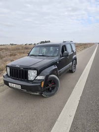 جيب ليبرتي 2008 فور ويل 4×4 لون اسود تبريد ثلج منضومة جديد زوج تايرات ...