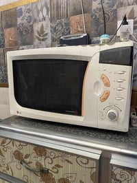 مايكروويف lg  حجم كبير عاطله المحوله مالته للبيع اللي يخدمه سعره 25 ال...
