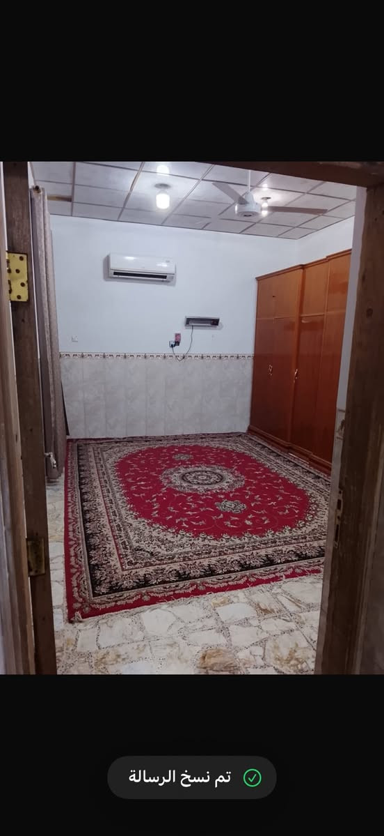 بيت للبيع حي الجمعية قرب دائرة الاطفاء وقريب على سايدين الوائلي مساحة ١٤٠ متر    طابقين الطابق الارضي غرفة وصالة واستقبال ومطبخين حار وبار وصحيات داخلية وخارجية ومكشوفة والطابق الثاني غرفتين وصالة وسطح صغير وسطح كبير وصحيات السعر ٢٨٠ والاستفسار اكثر 
على الرقم ***********
