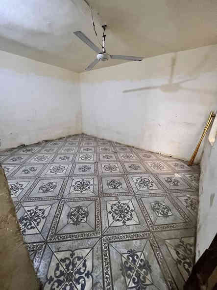 للرهن 
دار مساحه 100 متر حي ميسان 
قريب السوك 
غرفه وصاله ومطبخ وصحيات 
سعر الرهن ٢٥ 
***********
