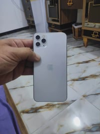 آيفون ١١ برو ماكس • ٦٤ • بطاريه ٧٩٪