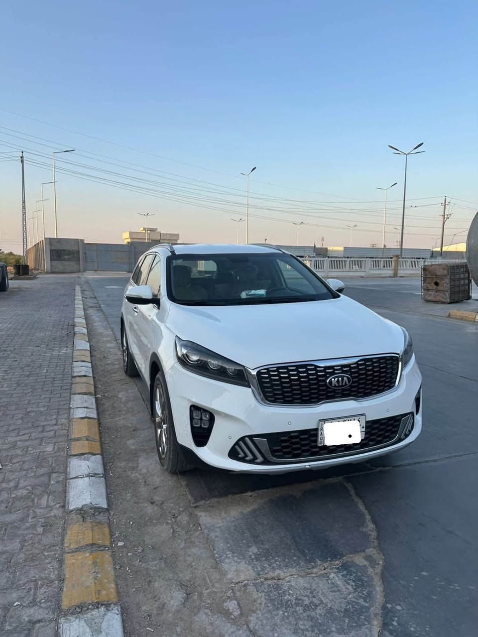 سورنتو مديل 20 خليجي كفاله عامه
فول واحد على واحد عده البانوراما
مكينه ٦ سلندر 
٣ قطع تبريد 
كشن كهرباء
رقم واسط ب اسمي تحويل ثاني يوم 
جنطه شفط 
بصمه تشغيل وبصمه ابواب 
السياره جديده 
ماشيه ١٠٠ الف 

مكان السياره واسط 
***********
