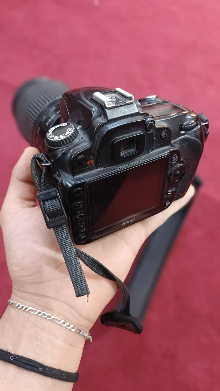 بيع كاميرا نيكون دي 90 مع ملحقاتها الاستفسار الرقم  ***********
