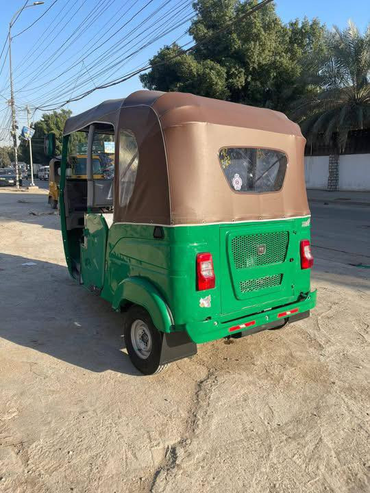 سلام عليكم شباب تكتك مديل 2021 تكتك مال جناي تكتك نضيفه معنه الكلمه احله من الصور ولصور اليوم اخذتهن بيها بس بارد جوه البكلايت اليمن بس سعرها 8000000وبيها مجال شي قليل للشراي مكان التكتك بغداد البلديات شارع المرور رقم الهاتف رجاءن شاري اتصل علا الرقم او واتساب رقم بغداد عربي ***********
