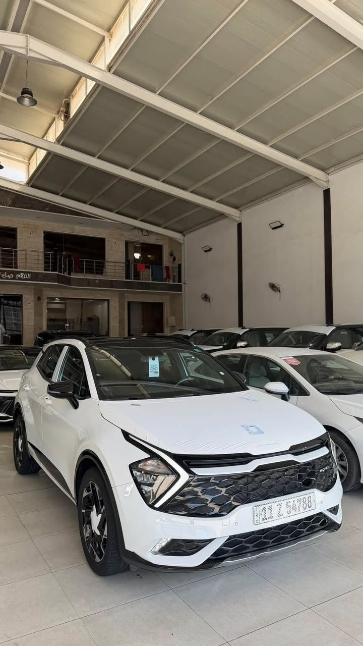 السلام عليكم 
سبورتج 2025 GT 
بيها ضمان شركت نم ماشيه 12000km
فول موصفات 1/1 بانوراما كشنات كهرباء جنطه كهرباء 
سبير منازل كامره شاشه متصله شحن مبايل مرايات شفط سياره فول ما بيها اي نقص العنوان بغداد الرقم ***********
