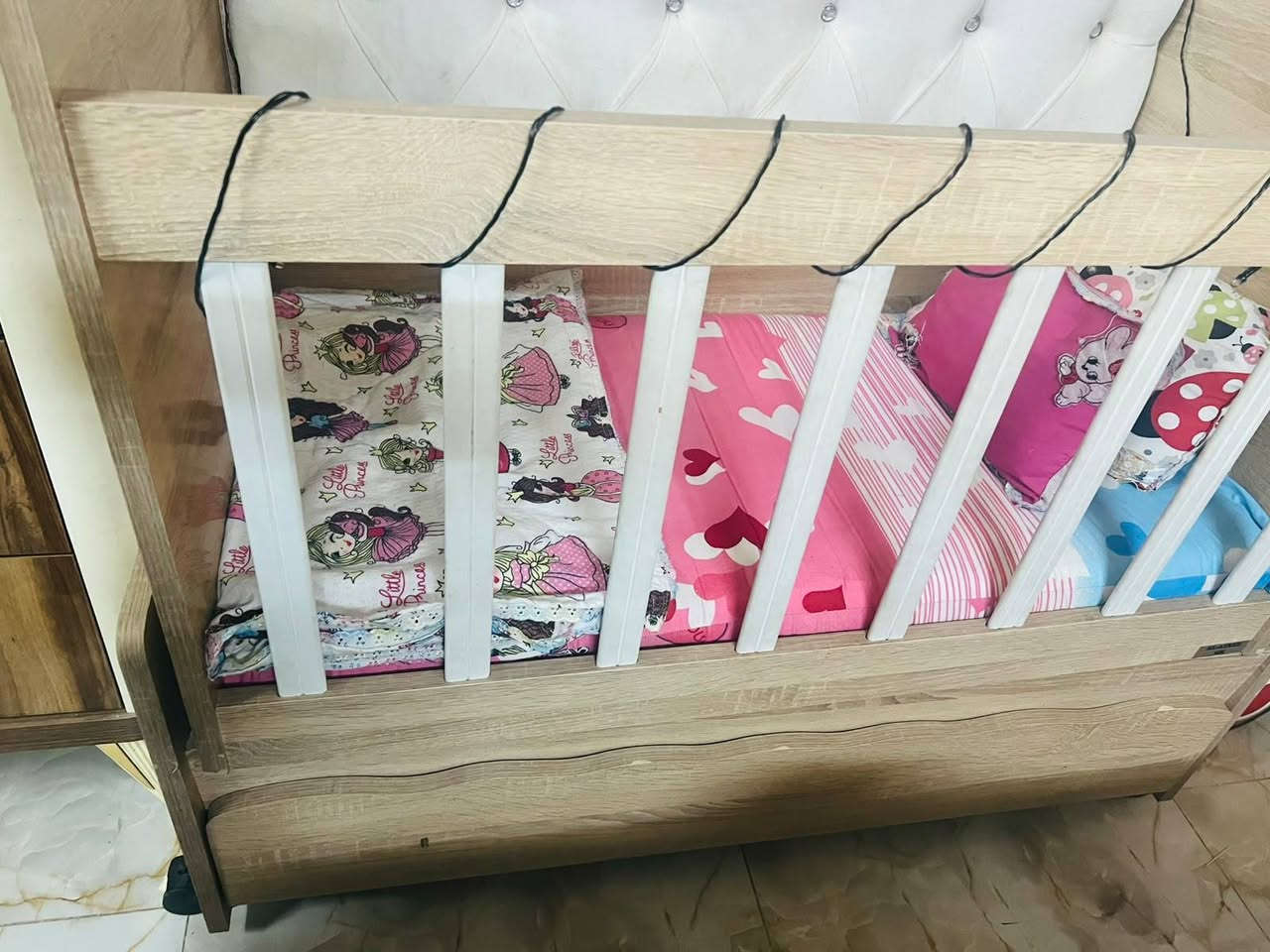 يااللَّه
جرباية أطفال مامستخدمة نضيفه جداً فقط خشبة مال مجر واكعه بس موجوده من سنه لحد ست سنوات يكدر ينام بيها سعر 80 بيها مجال 
موجود خاص 
رقم ***********
مكان كركوك قادسيه الثانيه
