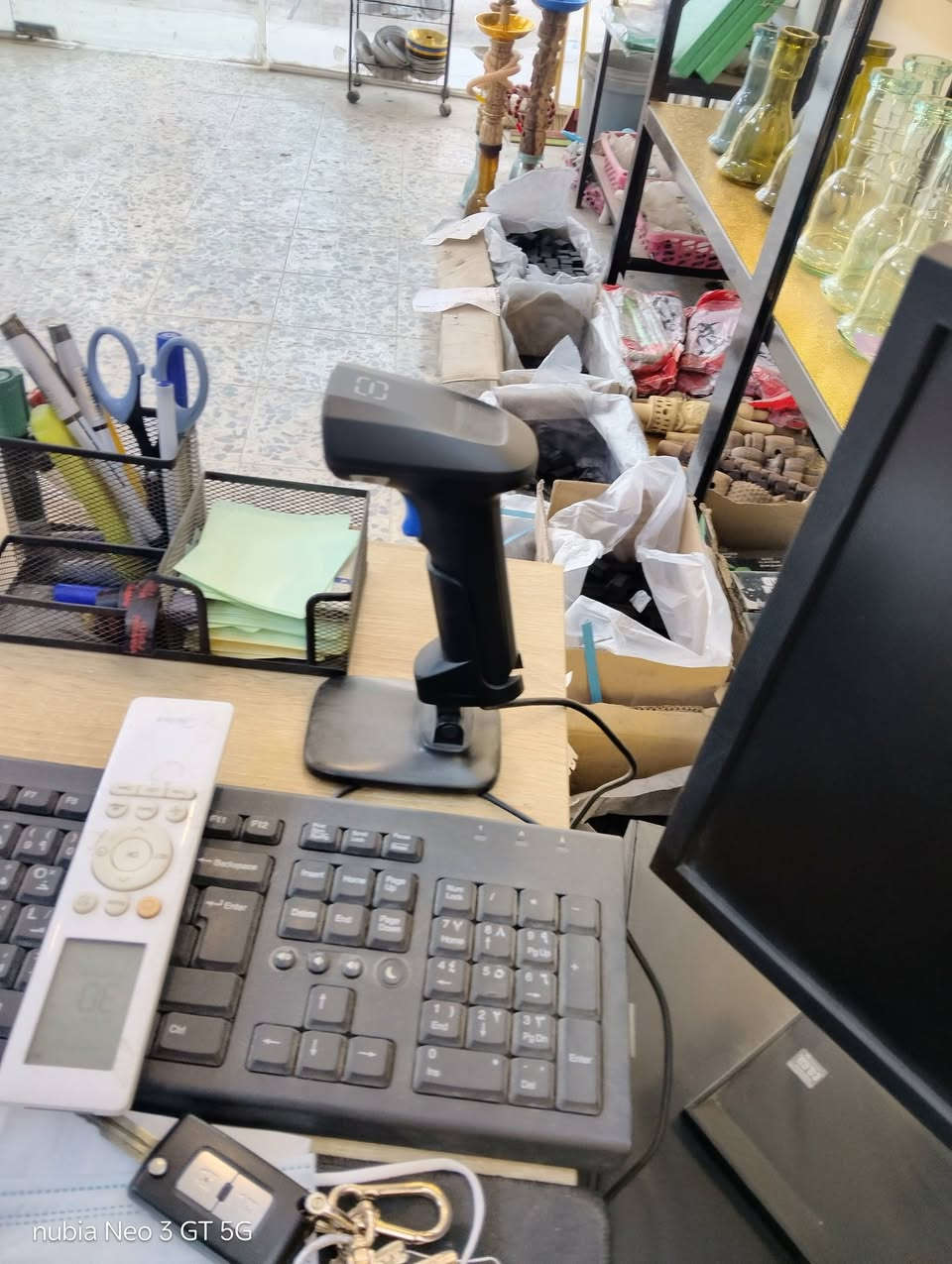 سلام عليكم اخوتي جمعه مباركه 

دسكتوب pc  شركه hpللبيع بسعر مناسب 

الكييس منضدي صغير الحجم 
معالج core i 7 الجيل ٦ 
هارد 1tb
رام 8 كيكا 
عليها وندوز 10 برو مع برامج مكتبيه 
تحتوي منافذ hd و vga و 6 usb
بيها جهاز انترنت من شركه tp link
ماوس و كيبورد جاهز سماعه داخليه 

الشاشه acer قياس 24 
دوار 90 درجه 
تصعد و تنزل حسب رغبتك 

اكو تفاصيل اضافيه بيها برنامج جديد ما مستخدم 
مال كاشير و محلات اضافه الى ذراع باركود مرفق بالصور 

للاستفسار ***********
العنوان بغداد الرصافه
