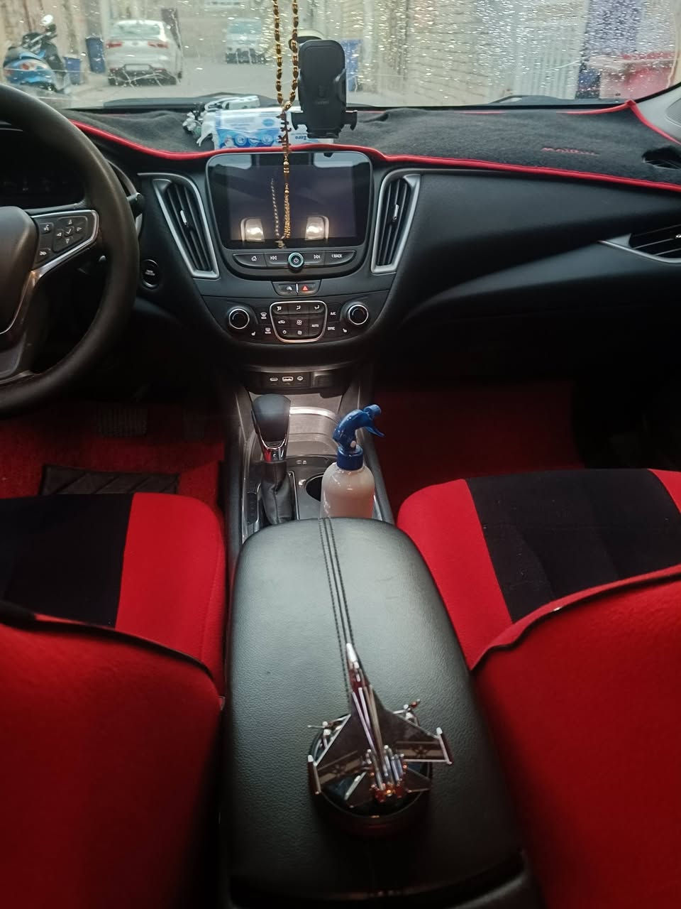 السلام عليكم عندي 22كلين مكفوله من كلشي رقم بغداد انكليزي تحويل مباشر مكاني بغداد  الكماليه لون سلفر  وباقي المواصفات المعروفه من كلشي حتى حجر البيئه موجود موبايل ***********
