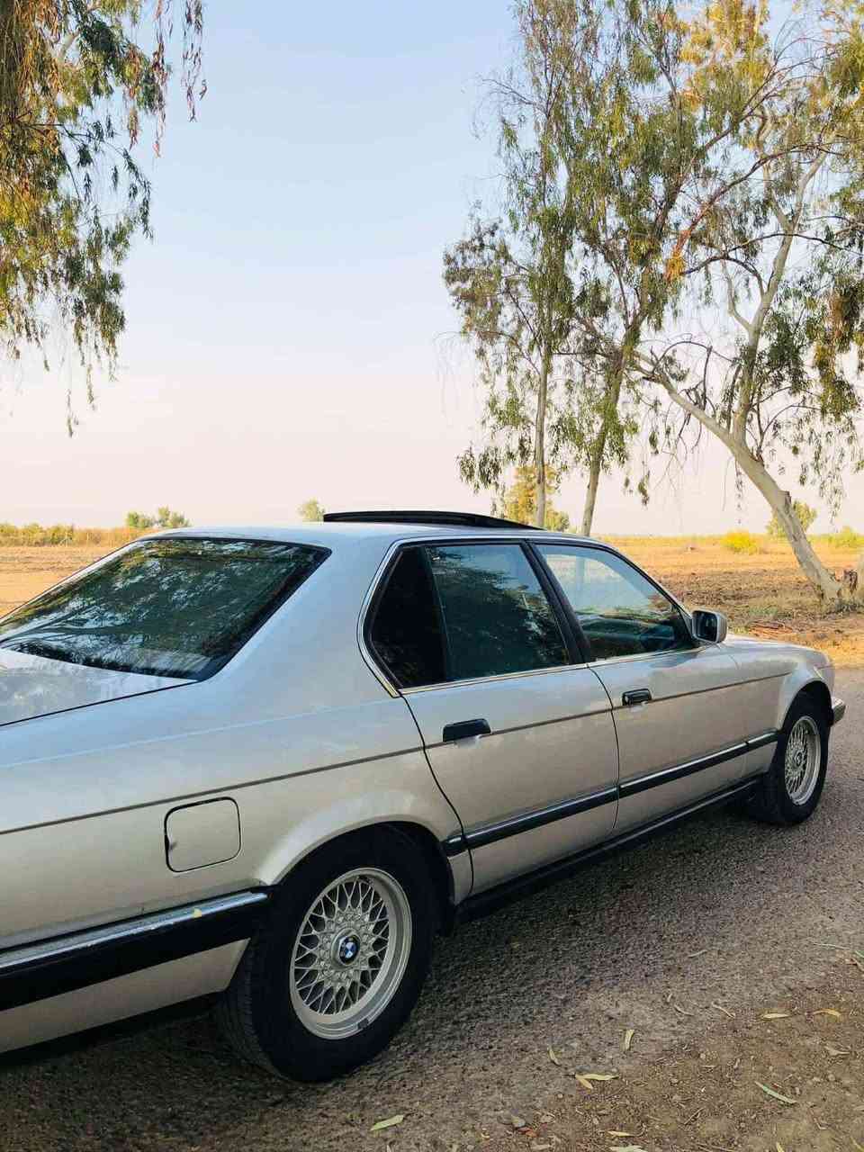 Bmw730 v6
سياره موديل 91 فول موصفات رقم بغداد تحويل مباشر 

محرك 30    6سلندر 

محرك بي خربطة بس يرادلة تصفية

كير شغاله ١٠٠/١٠٠

تبريد شغال ثلج 

حداديه جديده 

موصفات 

ايرباك دركة فقط دبل كمبيوتر دبل جكمجه 

سلايد رووف طكتين 

كشنات مخمل كهرباء  ٨ حركات هيتر كشن  

بطاين بلادي جديد مخمل صاج ملكي 

وضعيات الكير S/M شغاله  

بردات جانبيه رئاسي 

برده خلفيه كهرباء 

تليفون بلادي مكسور الكفر مالته

ويل خلية وتخم تاير جديد 

بدون صبغ بدون ضربه 

سياره كلها على وضع البلاد 

كهربائيات بلادية 

نواقص السيارة
1_ ادامة المحرك
2_ دوشمة للكشنات 
3_ جامة امامية

 السعر 75 قفل 

مكاني بغداد

للاستفسار الاتصال على الرقم 
***********
