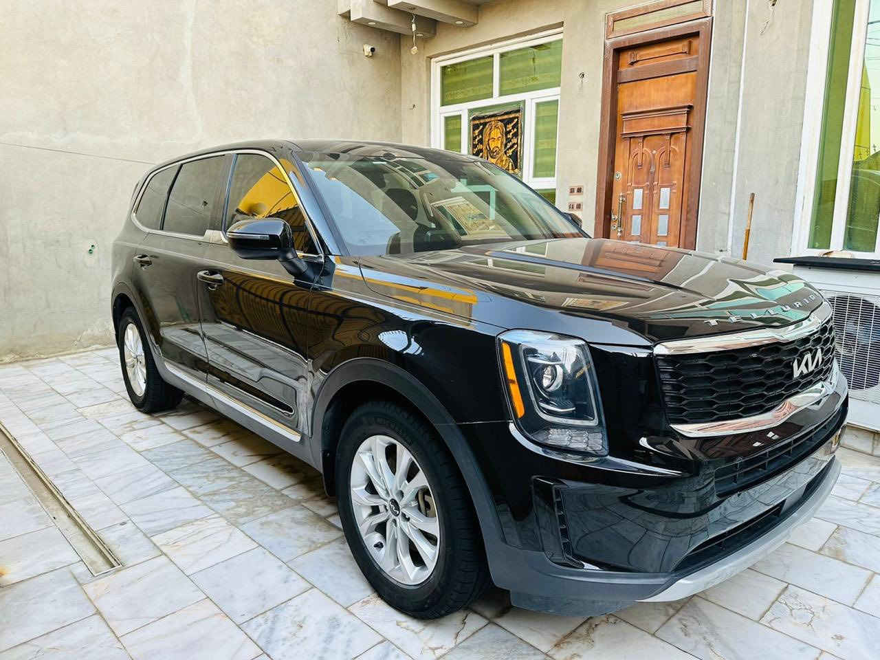 للبيع — Kia Telluride موديل 2022
• اللون: أسود
 • مرقم بغداد (جديد)
 • جديدة جداً
 • بدون حادث
 • تقرير غرق لحد الدوسة
 • واصلة من أمريكا (تعمل وتسير)
 • ضمان كامل على الأمور الكهربائية

المواصفات:
 • بصمة تشغيل + تشغيل عن بعد
 • حساسات أمامية
 • حساسات خلفية
 • إشارات بالمرايا
 • هزاز ستيرن عند الرجوع
 • تبريد ثلاثي (ثلاث مناطق)
مكان السياره بابل حله
للاستفسار:
📞 ***********
