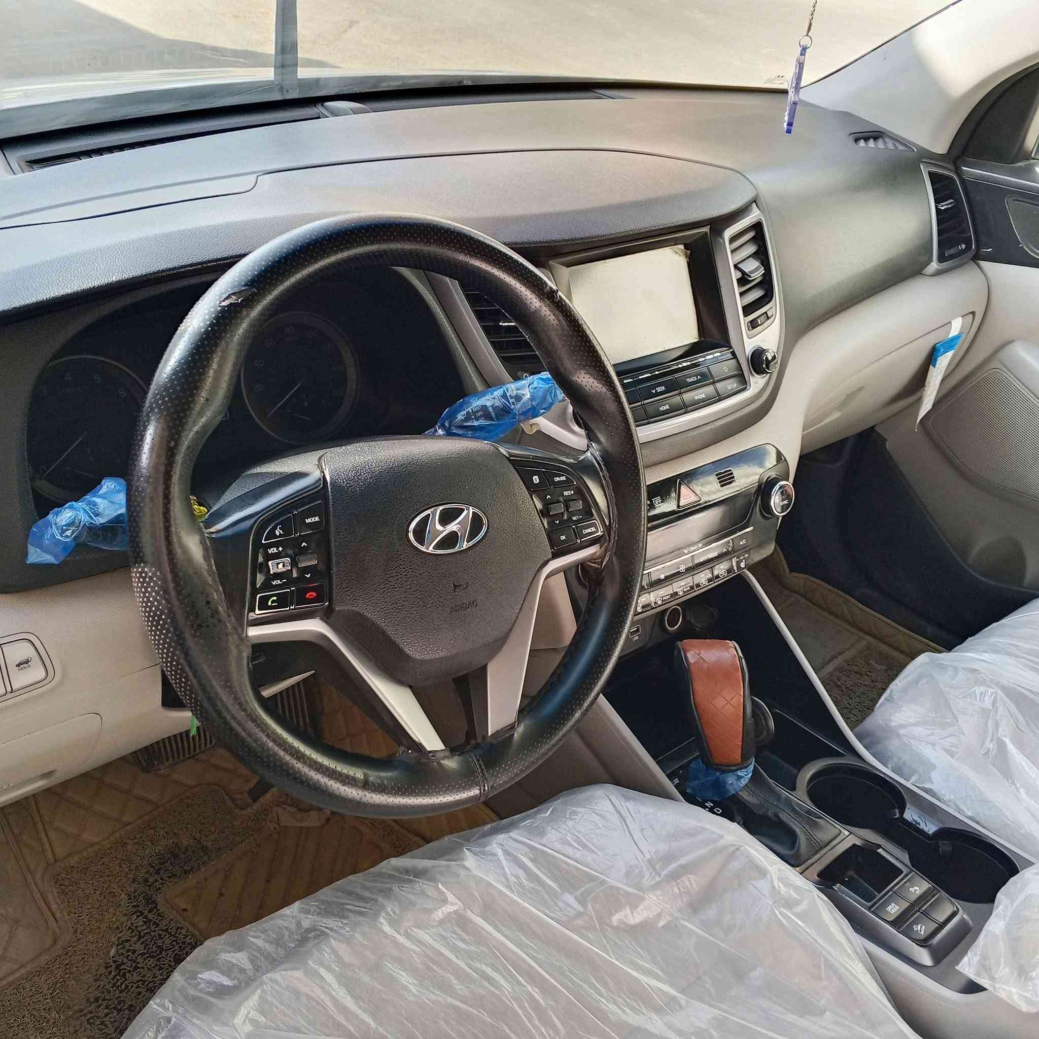 سلام عليكم توسان وارد امريكي
موديل 2018
حادث بيندي وخشم جاملغ جهة اسائق
رقم بغداد جديد بسمي 
ماشية 70الف
محرك1600 تيربو
خيرمن تبريد منظومة جديد
سعر153وبيهة
مجال شراي يمر امر
مكان بغداد ***********
