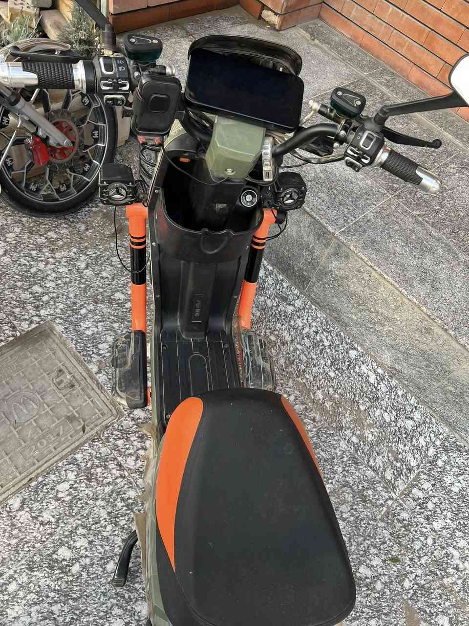 دراجه شحن x900pro
5 بطاريات 🔋 
نظام Rبارمك 
مثبت سرعه (سرعه حقيقي بطبيق ويز60) نظام 4 سرع 
دراجه جديده بنايلونه استعمال شهرين
الاستفسار اتصل ***********
