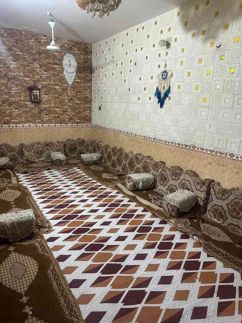 سلام عليكم
 بيت للبيع في كربلاء حي العامل المنطقه ال 8 السوك الاخير جهة اليرموك المساحه الكليه 125 بسمي تحويل مباشر طابو صرف يبعد عن الشارع 50 متر يحتوي على استقبال وصحيات عدد 3 وغرف نوم عدد 3 وصاله السعر 125 
***********

‭***********‬
