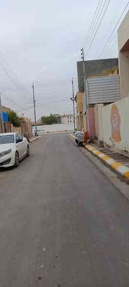 حي آل عسكري قرب مدرسة الفأو 
مساحة البيت ٢٠٠متر
اربع غرف نوم 
استقبال و ديوانية 
مطبخ سيراميك 
سعر ب١٧٠ وبي مجال 
***********
