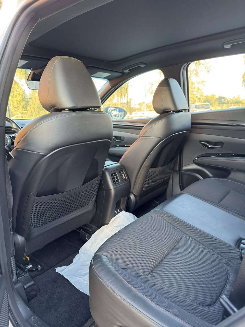 توسان هايبرد Nlin 

مديل 2024 محرك 1600هايبرد

ماشية 26الف كيلو
فول مواصفات بدون صبغ بدون دواخل 
مبدل دعامية وبنيد نفس لون  ايرباك ستيرن راجع سستم بدون مقاومة بدون تصليح ايرباك اصلي
١- تدفئة كراسي
٢-تدفئة ستيرن
٣-رادار امامي
٤-نقطة عمياء 
٥-انارة داخلية
٦-داخل جلد ومخمل
٧-٣وضعيات قيادة
٨-سقف بانورما 
٩-تبريد قطعتين 
١٠-ابل كار بلي
١١-تشغيل عن بعد ودخول ذكي 
١٢- صندوك كهربائي
السيارة دخول جديد صار اقل شهر من رقمتها
سعرها 240 ورقة 24الف دولار وبيها مجال
***********
