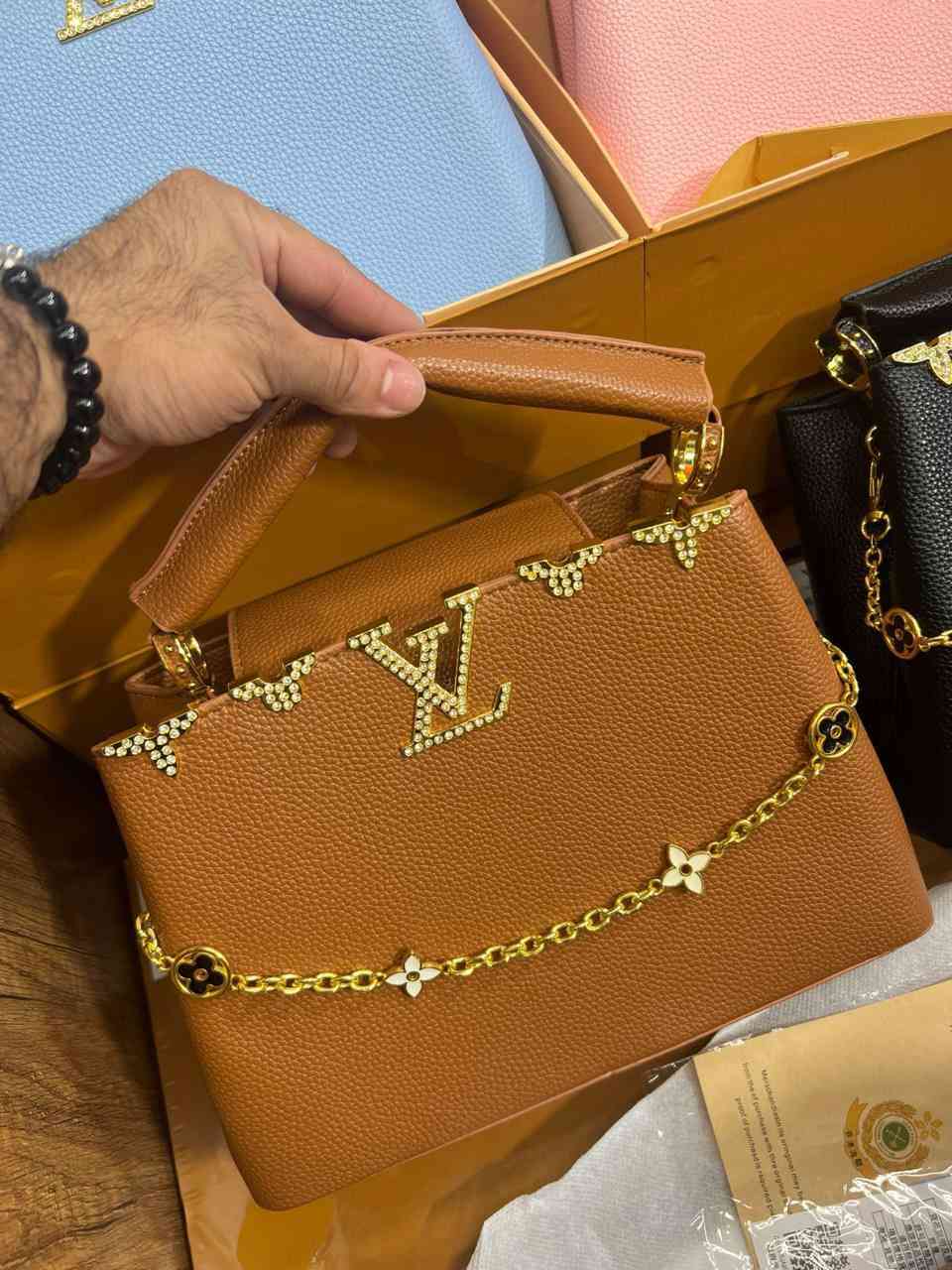 👜 حقائب نسائية مطبّعة
نقوش عصرية • ألوان جذابة • ستايل مختلف تماماً
مو بس حقيبة… قطعة تكمّل شخصيتك ✨
توصيل شرطة رابعة والمناطق القريبة منها  
2 الفين دينار فقطططط🚚.    
عند اخذ قطعتين توصلج هدية توت باك جميلة🥰 مع الطلب


**إذا كنت صاحب هذا الإعلان وتريد حذفه لأي سبب، رجاءا أرسل رسالة إلى الدعم الفني**