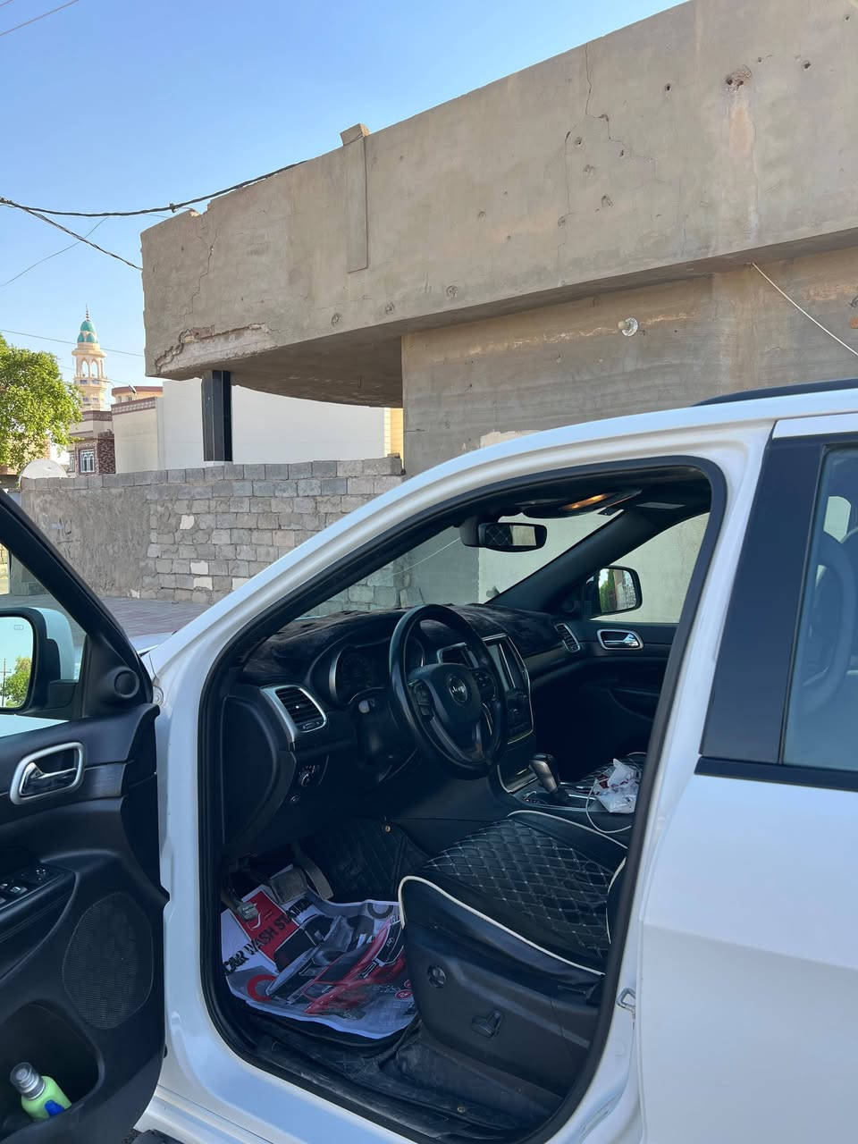 جيب گراند شيروكي ٢٠١٧ بغداد تبديل جاملغ وبنيد وصبغ بابين السائق واللي وراه مراوس براف فور 
*********** واتساب
