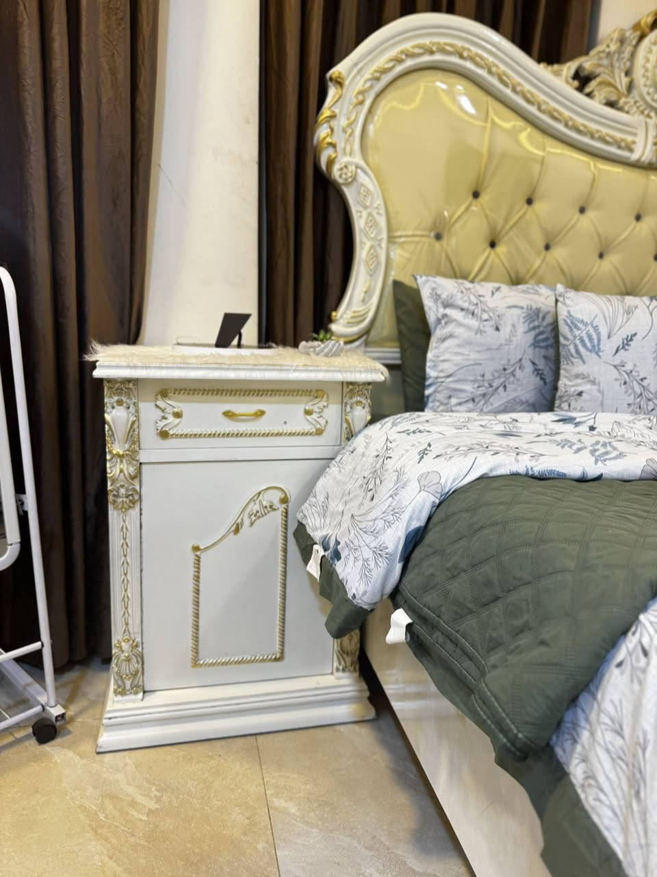 غرفة نوم خشب صاج عراقي لون ابيض منقوشة ذهبي ضخمة الحجم كلفت 5 ملاين ابيعها 3 ملاين وبيها مجال ما بيها أضرار قوية الموقع بغداد


**إذا كنت صاحب هذا الإعلان وتريد حذفه لأي سبب، رجاءا أرسل رسالة إلى الدعم الفني**