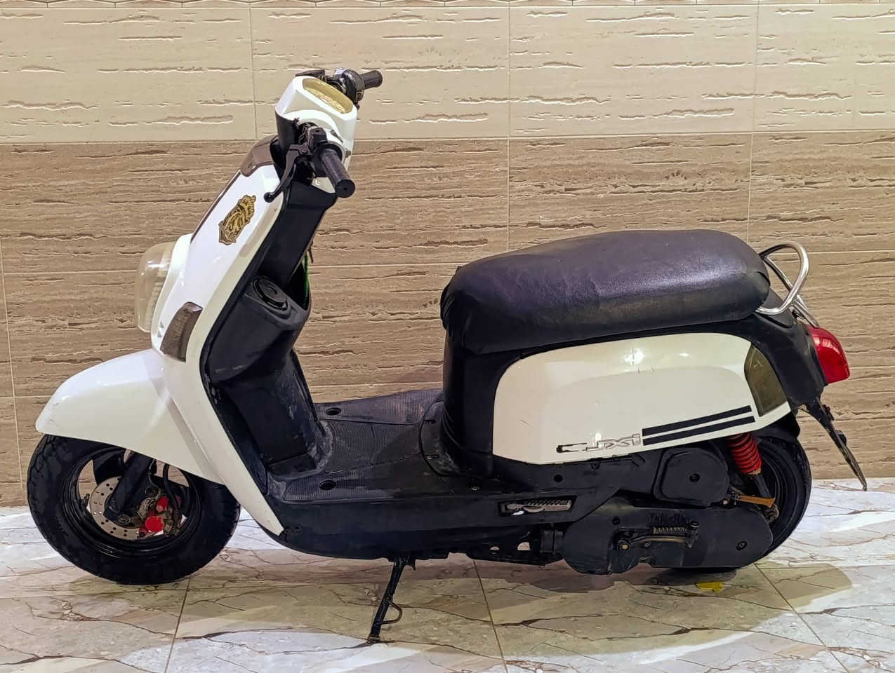 سلام عليكم
ماكس بوليس ( كابريتا) للبيع 

نقصها سلف و باتري فقط 

سعر مناسب 👇
***********
