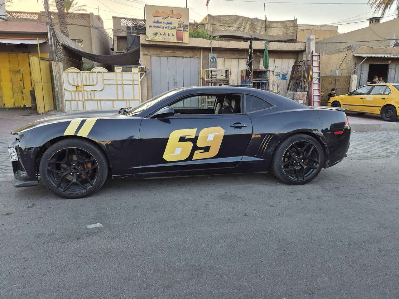 السلام عليكم 
للبيع كمارو 2014 RS 2lt اعلى مواصفات بالكمارو
كير مكينه خير من الله V6 اوتماتيك 
السياره حادثها جاملغ وبنيد 
وهنا بيها صبغ حزام 
السياره نشطه واني مداريها من ناحيه بانزين ودهن 
عليها كزوز وH pipe 
ومبرمجه برمحه استخدام يومي 
وياله تو سايز 
يرادلها ترتيبات بسيطه 
سعر ٨٨ وبيها مجال 
مكاني بغداد 
رقم ***********
