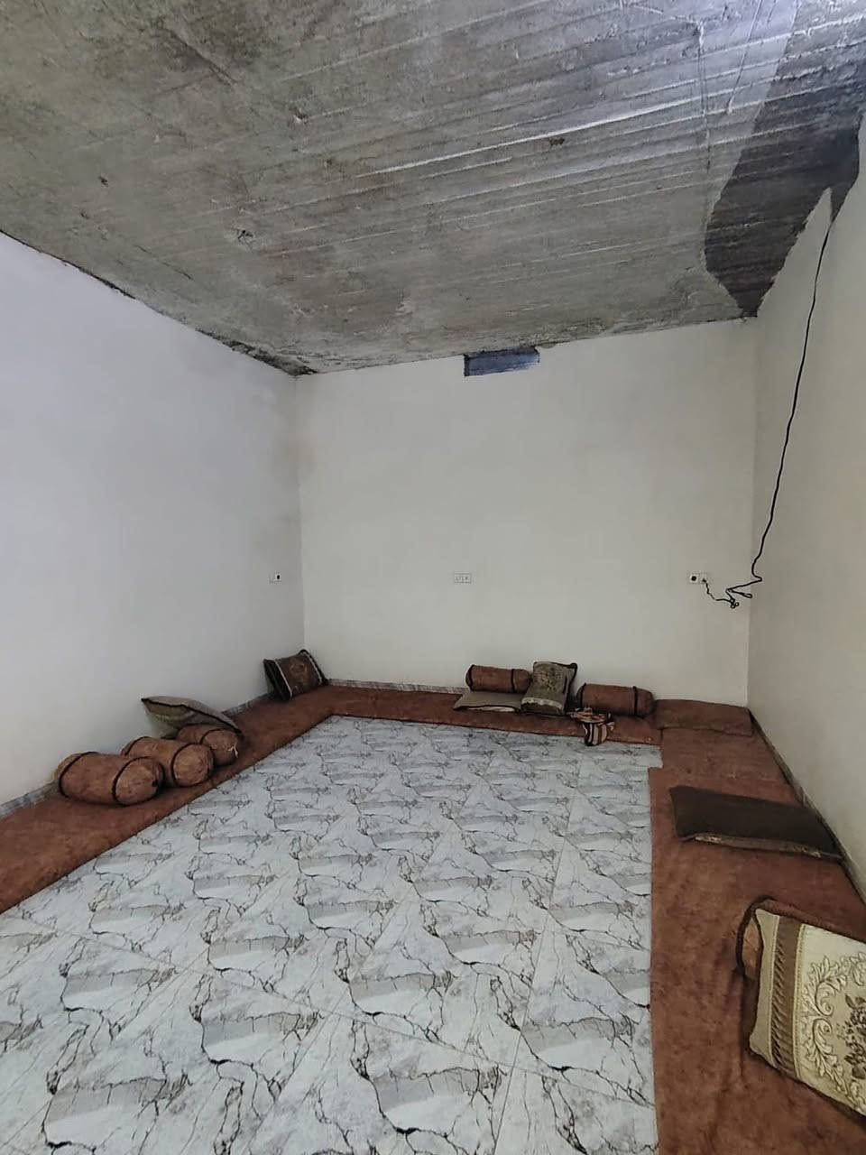 دار البيع سنه البناء 2024ركن طابق ونص الموقع حي العسكري قرب ماركت المرعي ومدرسه الجواهري المساحه 200 متر مطل على حديقه طابو صرف بسم شخص واحد 
تفاصيل اكثر راسل خاص او واتس اب او اتصل 
***********

