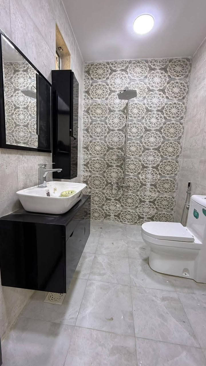 🏠دار للبيـــــــــع 

فارغ تسليم مباشر غير مسكون سابقآ 

 بناء حديث درجة أولى 
فـٓــــي الگرامـــــــة 2
قــــــرب مجمــــــــع الضامــــــــن الطبــــــــي
__________________
المساحــــــة // 130م #طابـــــو #مــــــلك #صــــــرف
الواجهـــــــــة // 6.5م
النــــــــــــــزال // 20م
__________________
🧱🏗️ #الطابــــــــــــــق #الأرضـــــــــــــي
غرفـــــــــة (سويت) وصالـــــــــة وهــــــــــول ومطبــــــــخ ومجمــــــــــع صحيــــــــات خارجــــــــي وداخلــــــــي وطارمــــــــــة ...
🧱🏗️ #الطابــــــــــــــق #الثانــــــــــــــــي
غرفتيـــــــــن وهـــــــــول ومجمــــــــــع صحيــــــــات ... 
ـــــــــــــــــــــــــــــــــــــــــــــ💲
للأستفســـــــار عــــــن السعــــــــر يرجـــــــىٰ الاتصال
ـــــــــــــــــــــــــــــــــــــــــــــ💲
#مكتـــــــــب
           #القند_للعقار 

***********

***********  
_____________________________________________
