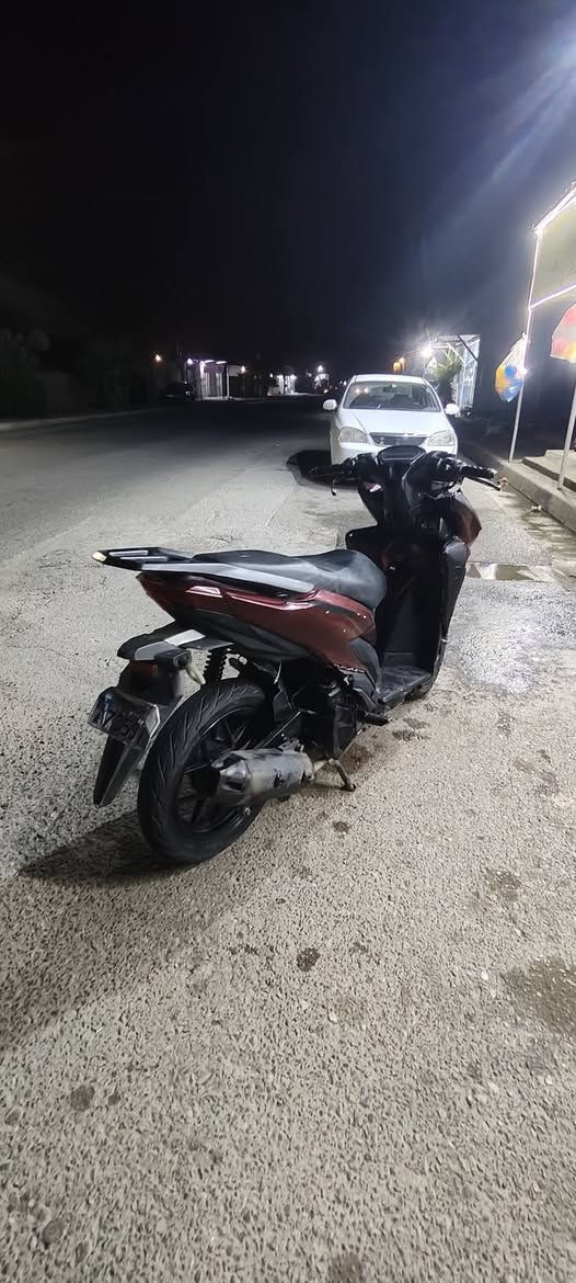 سلام عليكم دراجه للبيع مابي شي كهربائيات كامل مكينة شرط سعر 400 بي مجال او مراوسه دراجه ايراني رقم ***********
