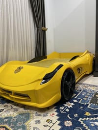 سرير اطفال على شكل سيارة بي بصمه واضؤيه للبيع للتواصل واتساب 075022898...