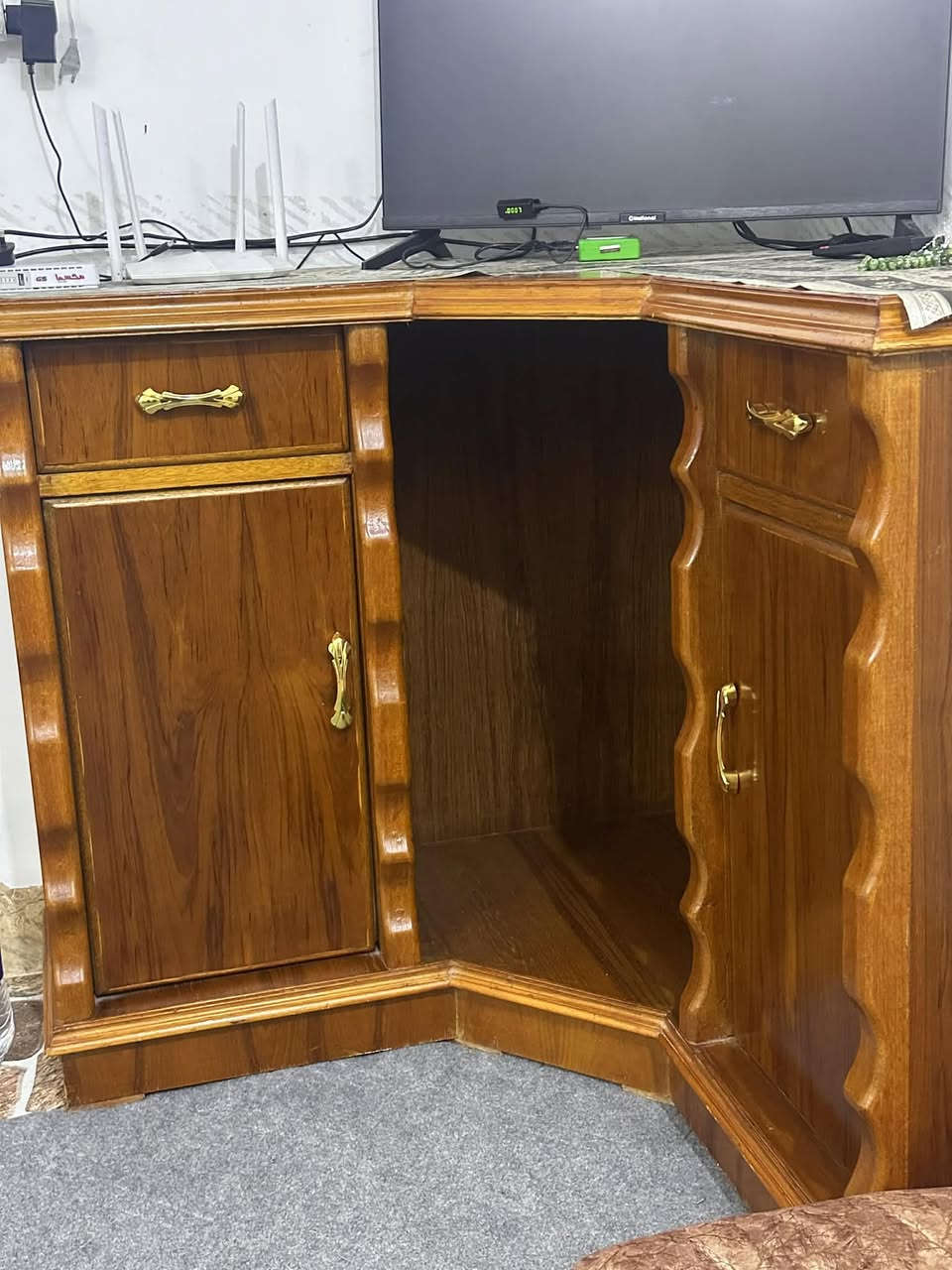 غرفه النوم حطاطه درجه ولئ بعدهه جديده المكان الفلوجه السجر السعر ٢٥٠٠بيهه مجال حك الجيه رقم ***********
