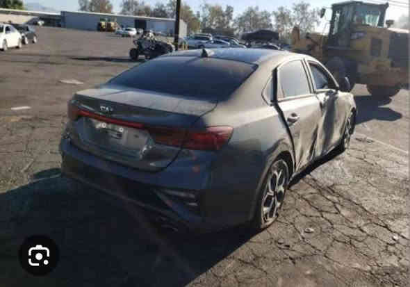 السلام عليكم كيا فورتي للبيع موديل 2020 السياره كير ومحرك مكفولات نص موصفات ماشيه 98 ميل وراد امريكي 
السياره كلش نظيفه والحادث مثل ما موضح بل صور  السياره باسمي تحويل ثاني يوم السعر 125 مكاني بغداد الرقم ***********
