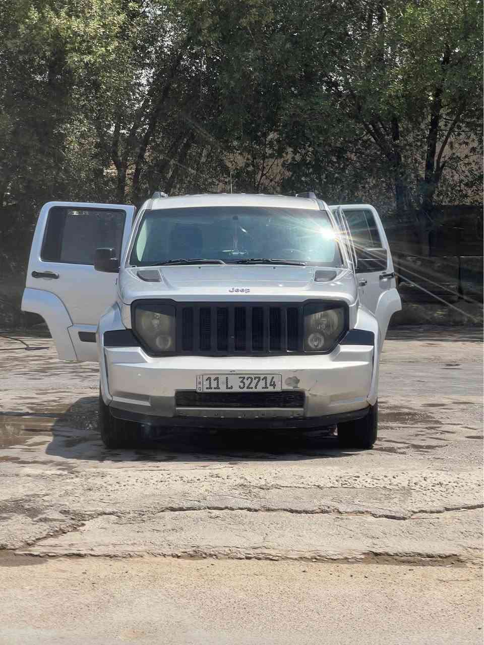 جيب لبرتي 2008 

بيهه صندوق 
و4 بوب فقط من الاسفل  مصبوغات

ابيع حزام

تبريد شغال
راديتر سراوين مال كومانر جديد قبل سبوع شاده 
تايرات زوج جدد قبل 3 ايام شادهن
باتري جديد
عبوه فيتم اصليه جديده 

بيهه بدايه لاستك ولف ماثر عل سياره 

سياره متوكفك بشارع 

السعر 73 ورقه وبيهه مجال بسيط 

العنوان الكراده مقابيل الخاصكي 
او الزعفرانيه 

*********** بغداد, العراق
