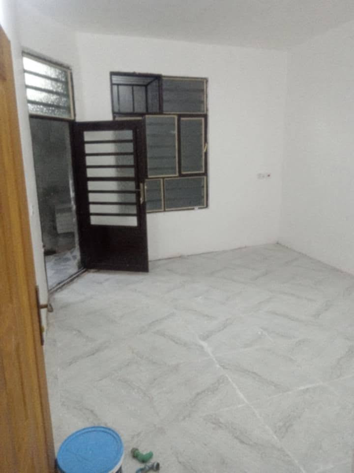 مشتمل للايجار طابق ارضى معزول عزل تام مساحة ١١٥ متر يتكون من مطبخ استقبال غرفة وصالة وصحيات اي استفسار ***********
