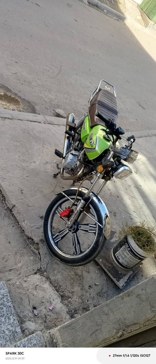 سلام عليكم ورحمه الله وبركاته اخواني الاعزاء عندي هاي دراجه للبيع دراجه يراني دراجه موديل 2023 دراجه كلشي بيهه شغال مكان الدراجه بغداد حي القاهرة الصناعة سعر الدراجه 450 وبيهه مجال لطيبين وتعال ودلل وهاذ رقمي ***********
