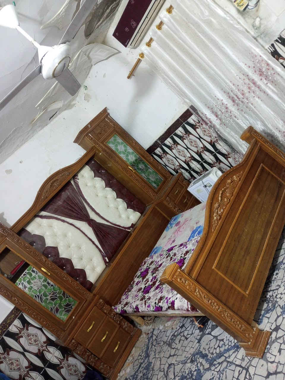 سلام عليكم غرفه تسكام جربايه كامله وميز تواليت بدون كنتور بس معروض ب190 وبيهن مجال شرط تسكام مكاني قرب الحر ***********
