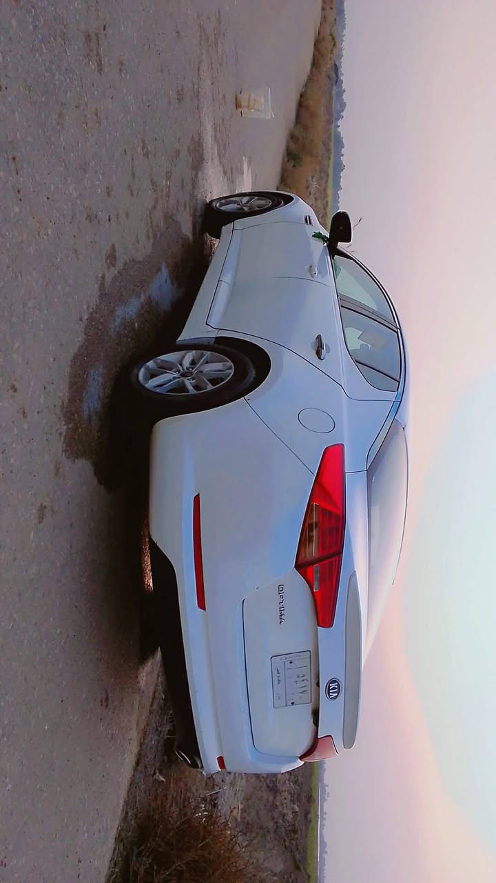 سلام عليكم كيا اوبتيما للبيع موديل 13 خليجي مكينه 2000 بيه جاملغ وبنيد مبدلات جهت سايق دوس بيه تعمير سياره جاهزه مكينه وكير خير من الله حداديه جديده سعره 115 وبيه مجال الطيبين مكاني ذي قار قضاء الشطره ***********
