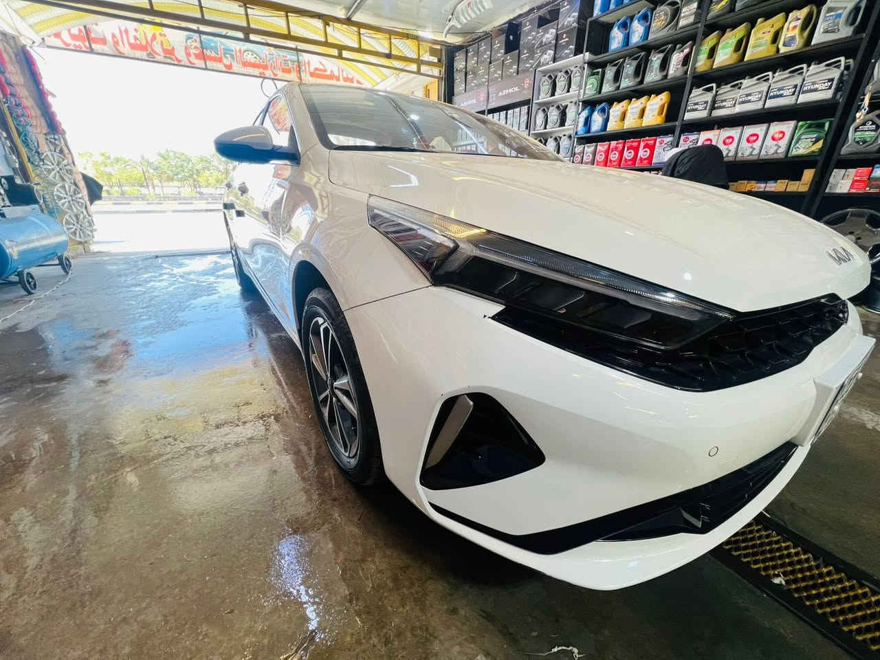 للبيع بسعر 139 💵   كيا K3 موديل 2024
رقم اربيل  تحويل او وكالة

🔴المواصفات 
✅️فتحة
✅️شاشه كامرة 
✅️تبريد قطعتين 
✅️تحكم ستيرن جهتين 
✅كروز ️مثبت سرعة 
✅️بصمه أبواب و بصمه تشغيل
✅️شاحن تايب سي شحن سريع 
✅️كير طياره 
✅️شاشه بالكير
✅️لايت لد زينون 3 عدسات متحركة + الخلفي هم لد 
✅ أشاير لكزس️ متحركة 
✅المري الجانبية بيها ️اشاير  
✅️صندوك ذكي بصمة ( يفتح عند الاقتراب )
✅️سايد بريك بصمة
✅️أوتو هولد (auto hold)
✅️درايف مود 4 وضعيات
‏✅️(sport+eco+smart+comfort)
✅️ محرك 1500 دبل نوزل 
✅️ ماشية 23 الف  (بحالة الوكالة)

⬅️ السياره مكفولة عدى بارد بسيط جداً بالجاملغ الأمامي 

*********** واتساب 📱 📞 

 📌 المكان/ النجف الأشرف  _ الـــكــوفـــة

السعر 139 💵
