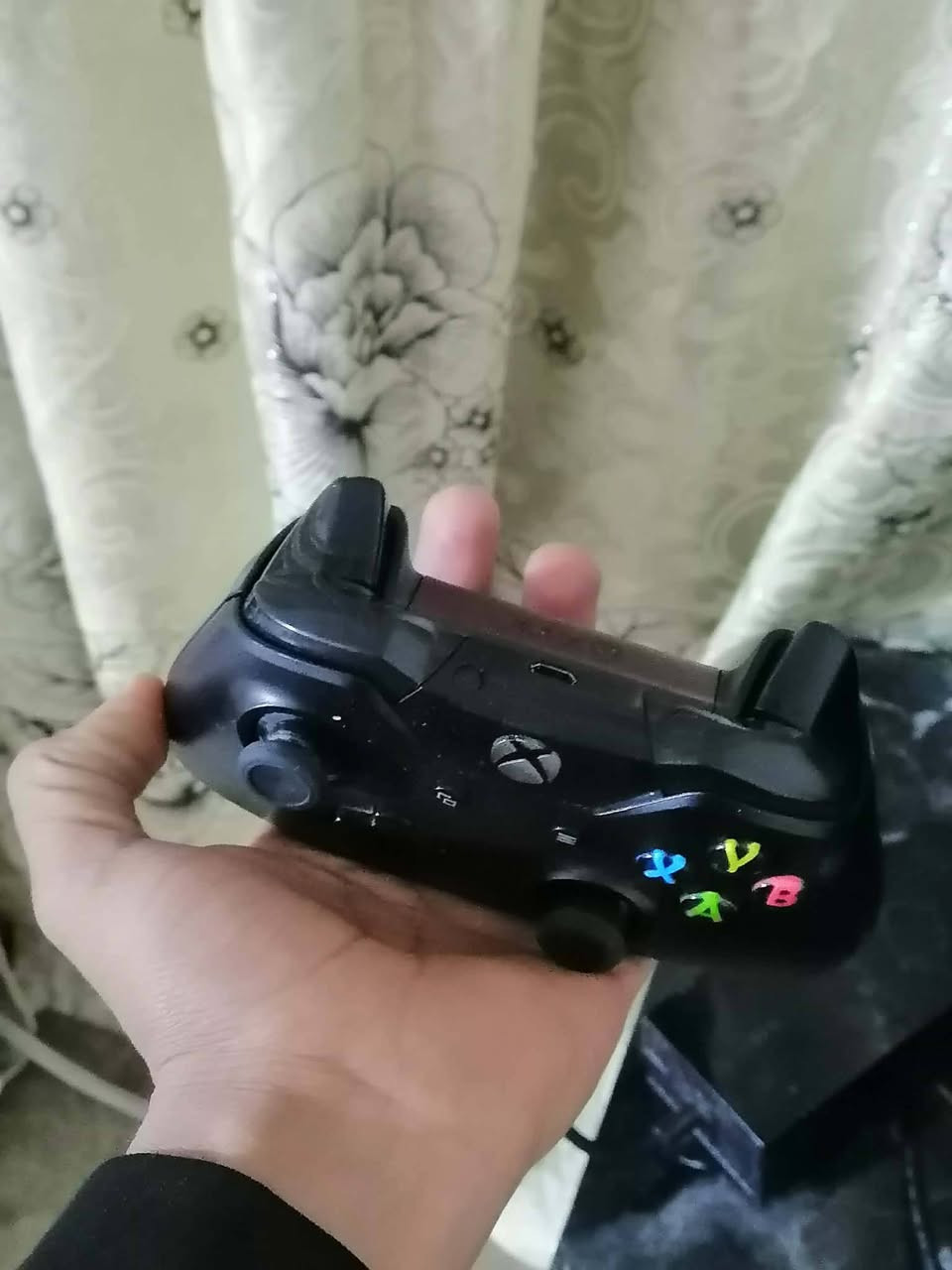 اكسبوكس ون فات 
لوك ستيكر شركة لا مفتوح ولا مصلح 
وياه جوستك مع كامل ملحقاتة 
العاب ريد ريدبشن 2
gtav5
fc25 
سعر 110 
مكاني كركوك 
تواصل *********** 
مستعجل عليه...
