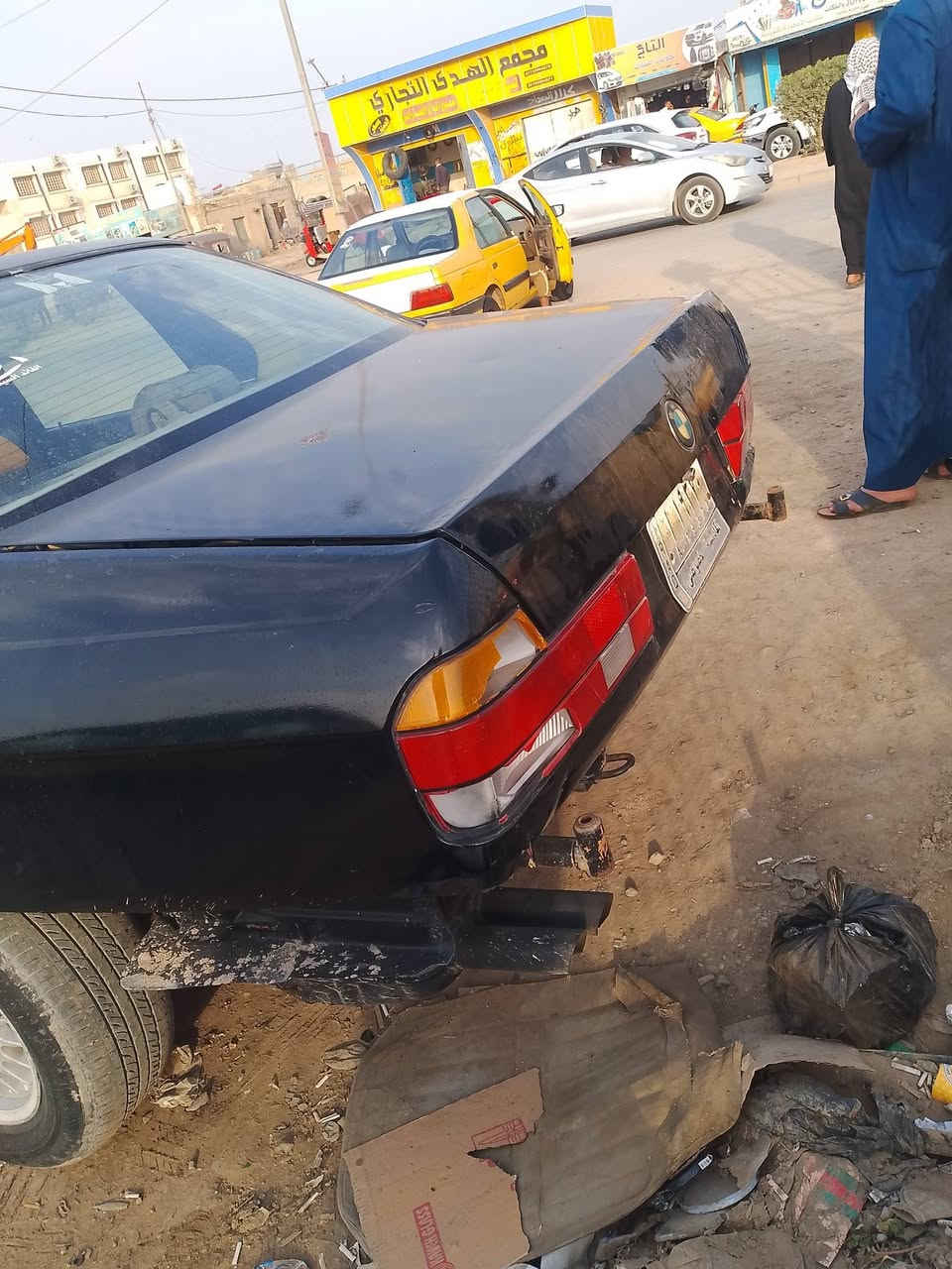 سلام عليكم بي ام موديل 90 للبيع سياره عوزها دعاميه كشره حلوه ماكو خساس دواخل حلوه بس عوزها شوي ترتيبات مال جناي السياره رخيصه رقم قادسيه الشرعي موجود بغداد عدي رقمه سياره حلوه مكينه جيس حداديه كهربائيات كلها شغاله تبريد السياره فقط بيها بس الول دورات يجي ودورات يفلت لفيتر يكول من العابه السياره لثاني مالها بطناش صوت رياضي فصله نار ترايك وين مايعجبك ولسعر 20 وبيها مجال قليل هاذ رقمي *********** عماره بكاني وذا اكو ماراوس عادي حسب القناعه
