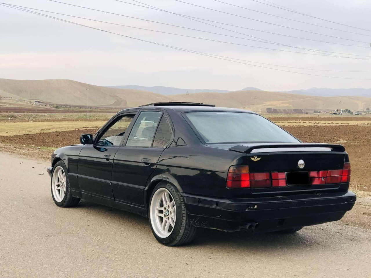 بە ناوێ خوای گەورە ئەم بێەمە بۆ فرۆشتن ٥٢٥ بیلاد گێر عادێ زۆر زۆر بە قوەتە 🔥🇩🇪 دەعمو لیدراوی نییە سەیارەکە جوانە سعری خوار هەر هەموو بازارە سیارەکە ئــارم پـــلاســتێک سلــیمانیە بە شــەرەت ✅٧٠ هەزار خــرامەی تیایە بە شەرەتی خرامەش ✅ ویلاو تایەی لۆکە دەعامی دواوی M✅ لە سلیمانیم توخوا مشترێ نیت سەرم مەێشنە سیارەکە هەرزانە ٣١ گەلاو تۆزی مەعمالە سیارەکە مۆدێلی 1994✅ هــێچ نەماوە نەینوسم بەس بۆ ماعملە تەلفون بکە (***********) لە سلیمانیم 🖤🪬 السليمانية, العراق
