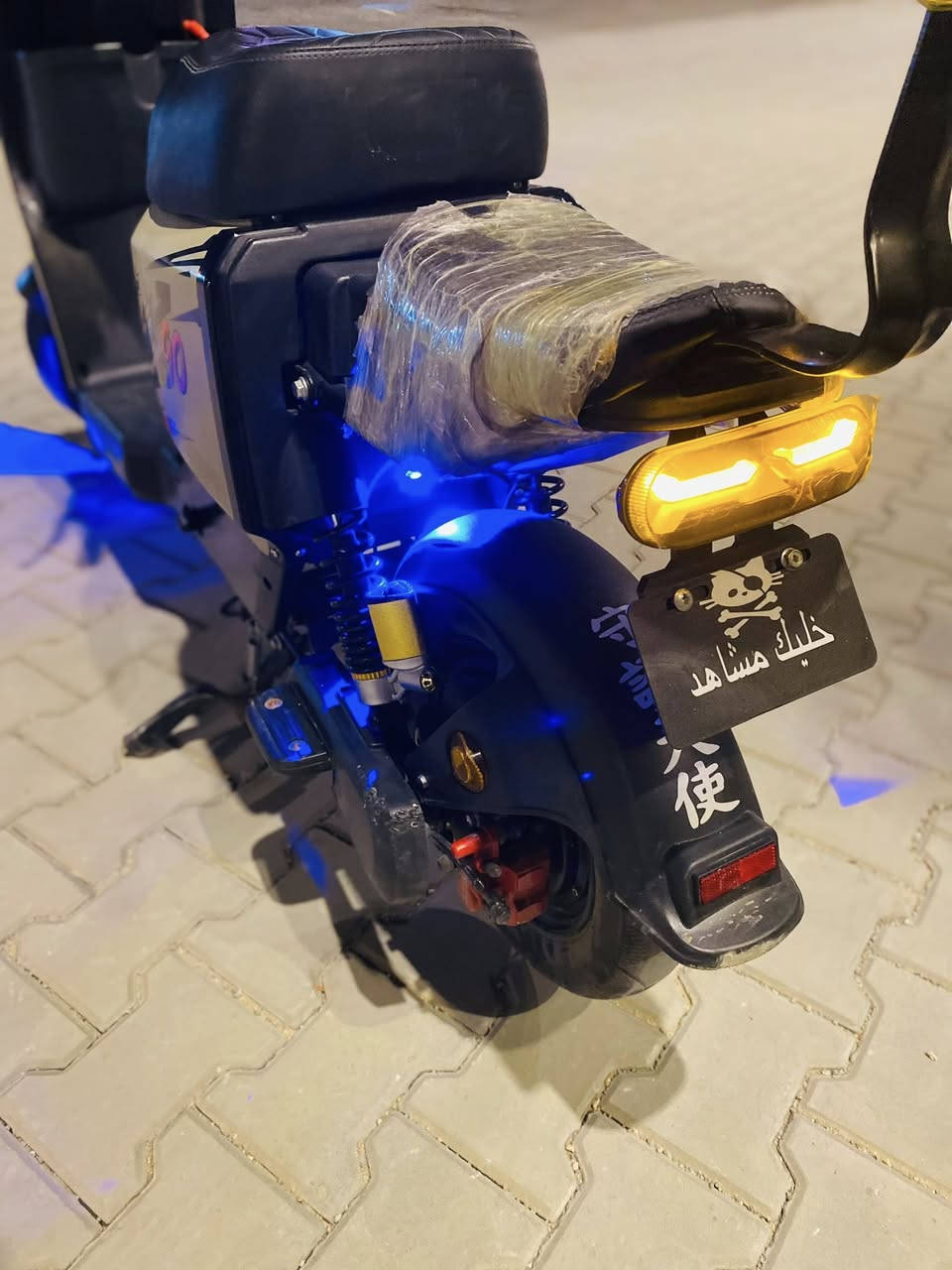سلام عليكم دراجة شحن أر سبعة 2025مستعمله الدراجه جديده بس بيهه نقوصات شوي وعندك 3 بطاريات عطلانات الدراجه مشتريه قبل 9 اشهر موجود كارت الظمان مشتريه ب600 الدراجه رايده ب325 وبيه مجال العنوان البصره الجمهوريه الرقم ***********
