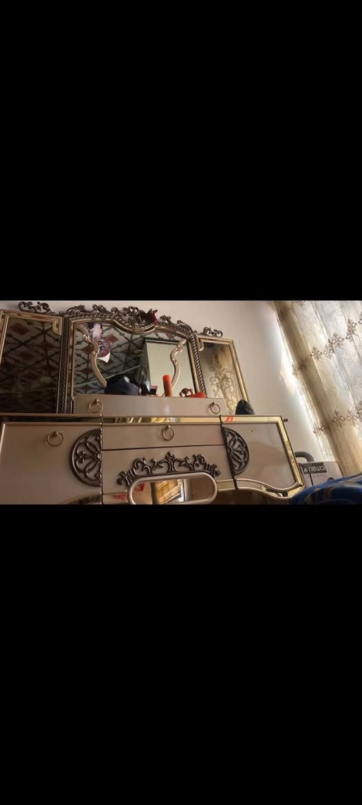 غرفه تركيه نفرين خشب ثقيل ٩قطع ومرايه دواره بمليون و ١٥٠


**إذا كنت صاحب هذا الإعلان وتريد حذفه لأي سبب، رجاءا أرسل رسالة إلى الدعم الفني**