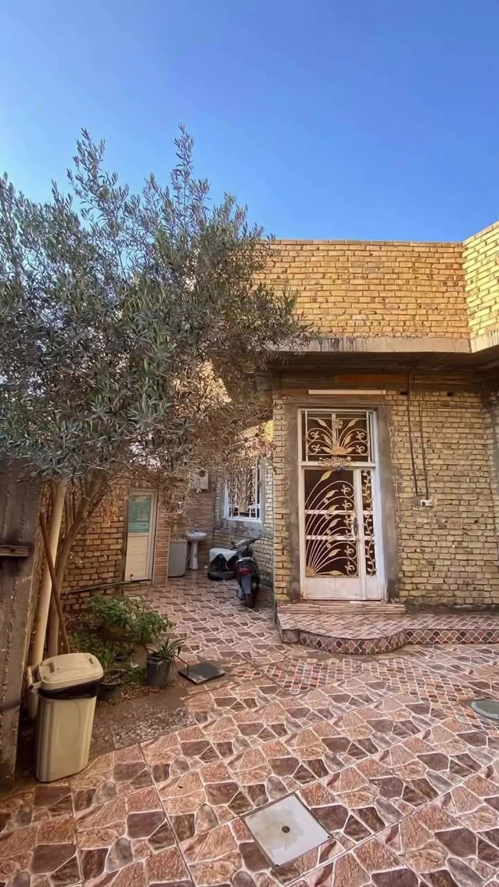 🏡 دار  للبيع –  طابو صرف

📐 المساحة: 200 متر مربع

📍 الموقع:أم الخيل الثالثة – شارع 20بالقرب من مدرسة قطر الندى الابتدائية  الفرع المقابل روضة الياسمين

🔹 مواصفات المنزل:• منزل بطابق واحد• غرفتا نوم• صالة• غرفة استقبال• مطبخ• مجمع صحي• كراج للسيارة• سطح

📞 للاستفسار والمراجعة:مكتب المحيط لبيع وشراء العقارات – الديوانية

📍 الشارع الحولي – خلف جامعة القادسية – بالقرب من غسل غريب الطوس

☎️ أرقام الاتصال:***********  ***********

📲 الواتساب
